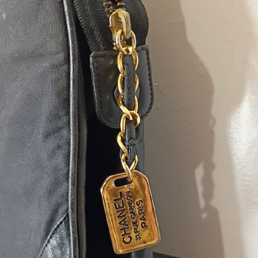 Vintage Chanel Black Supermodel Tote Bag • Gold Chain & Leather Straps • Large - Picture 4 of 16